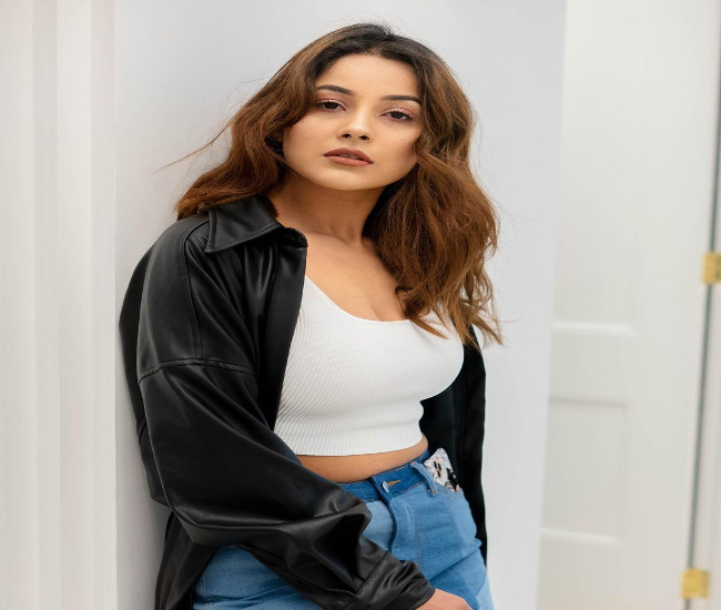शहनाज गिल के इस लुक पर फिदा हुए फैंस
